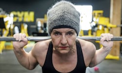 Powerlifterin Manuela Wotolen im Training