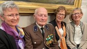 Peter Riedl mit seinen drei Töchtern
