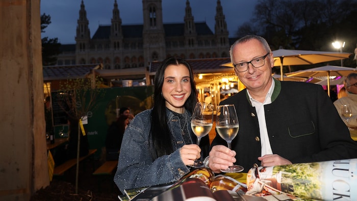 „Krone“-Chefredakteur Klaus Herrmann mit Musik-Shootingstar Anna-Sophie