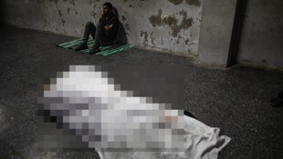 Al-Qanoua wurde getötet, als sein Zelt im Nordosten des Gazastreifens in Jabalia beschossen ...