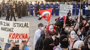 In der Türkei gehen immer mehr Menschen gegen die Regierung auf die Straße.
