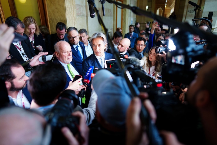 Karl-Heinz Grasser mit seinem Anwalt Manfred Ainedter 