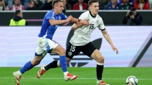 Nico Schlotterbeck (re.) ist heiß begehrt.