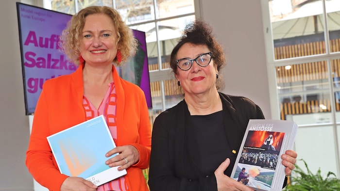 Manuela Reichert, kaufmännische Geschäftsführerin, und Elisabeth Schweeger, künstlerische ...
