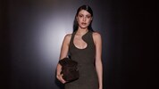 Die mexikanische Schauspielerin Barbara Lopez mit der Soft Bag 