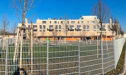 Der Kindergarten Absdorf ist umzäunt. Als unzugänglich stellen sich derzeit auch wichtige ...