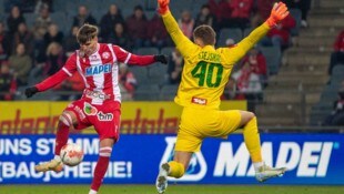 Tio Cipot (li.) ist vom Nationalteam retour und will gegen die WSG daheim erneut drei Punkte ...