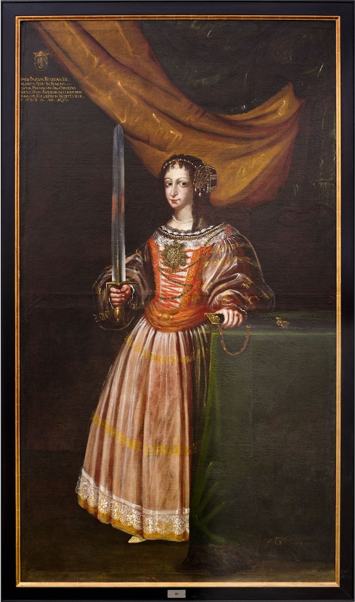 Fürst Paul I. im Kleid war mit seiner Nichte Ursula verheiratet. Nach ihrem Tod nahm er Eva ...