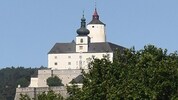 Zu sehen ist die Ausstellung „Nur nicht den Kopf verlieren“ bis Oktober 2025.