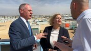 Karner und Faeser im Flüchtlingslager Zaatari, gleich an der syrischen Grenze: 80.000 Menschen ...