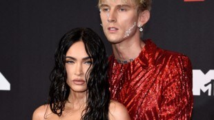 Nur einige Wochen nach Bekanntgabe der Schwangerschaft haben sich Fox und MGK getrennt.