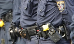 Für viele Tirolerinnen und Tiroler ist es eine Hiobsbotschaft: Die Polizeiposten im Brixental ...
