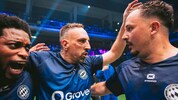 Vahid Muharemovic (re.) ist von Franck Ribery (Mitte) enttäuscht.