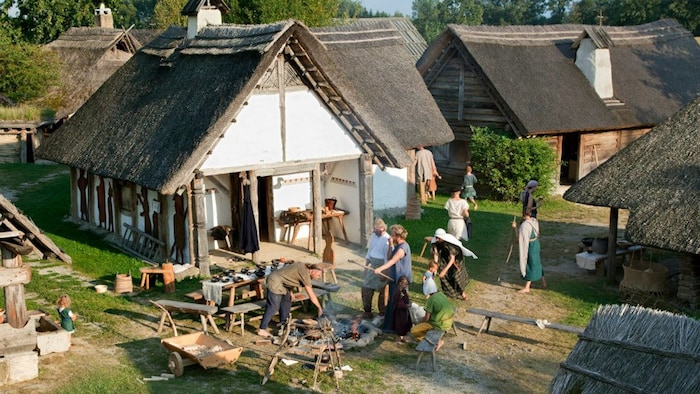 Mit mehr als 20 Ausstellern feiert der Beltaine-Frühlingsmarkt im Keltendorf Mitterkirchen sein großes Comeback. Ein vielfältiges Kinderprogramm und neue kulinarische Entdeckungen rund um die keltische Küche gehören dazu. Datum: Samstag, 3. Mai, 13 bis 19 Uhr Infolink: www.keltendorf-mitterkirchen.at