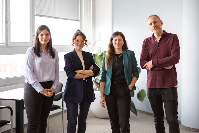 Experten der Internet Ombudsstelle: Tugba Karlitepe, Irem Hölzl, Laura Pink und Karl Gladt (von ...