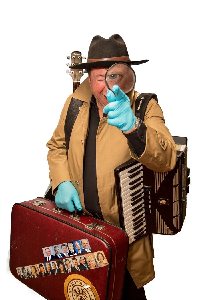 „Kiebarettist“ Norbert Janitsch bringt das Publikum mit treffsicheren Pointen zum Lachen.