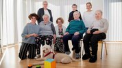 Pflegedirektorin Michaela Lienhart, Landesrätin Christiane Teschl-Hofmeister, Bewohnerin Josefa ...