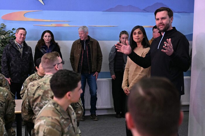 Er traf sich mit US-Soldaten und war zu einem Briefing über die Sicherheitslage in der Arktis ...