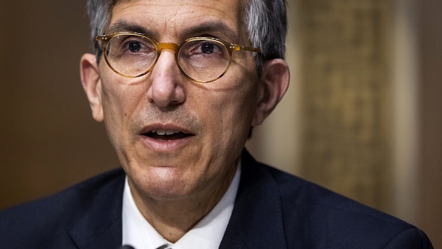 Peter Marks war während der ersten Amtszeit von Donald Trump maßgeblich an der „Operation Warp Speed“ zur Entwicklung von Corona-Impfstoffen beteiligt. (Bild: AFP/POOL/JIM LO SCALZO)