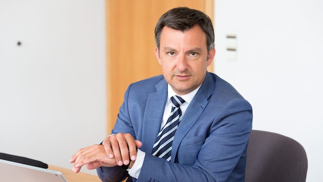 Nicht viel zu lachen hat Bürgermeister Martin Staudinger in Hard.  (Bild: Mathis Fotografie)
