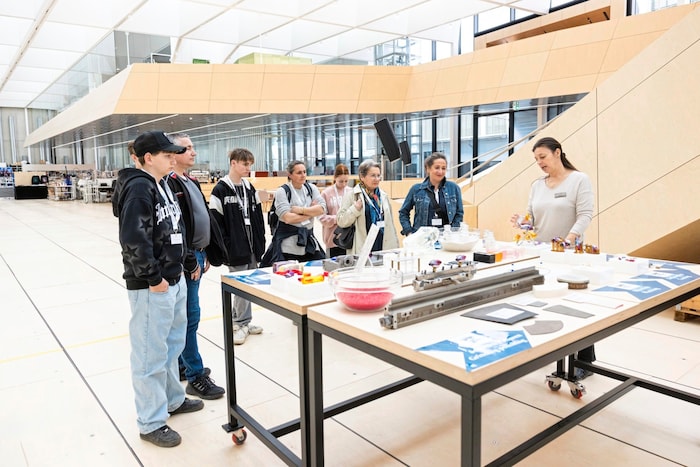 Aktuell absolvieren 63 Jugendliche ihre Lehrausbildung bei Swarovski. Das Unternehmen ist ein ...