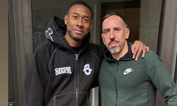 David Alaba (li.) und Franck Ribery posen wie in besten Zeiten.