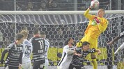 Keeper Kjell Scherpen ist in guter Form, hielt zuletzt gegen den LASK den Sieg in Unterzahl ...