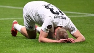 Für Rasmus Kristensen und seine Frankfurter hat es bei Augsburg nicht zu einem Sieg gereicht … (Bild: AFP/APA/Kirill KUDRYAVTSEV)