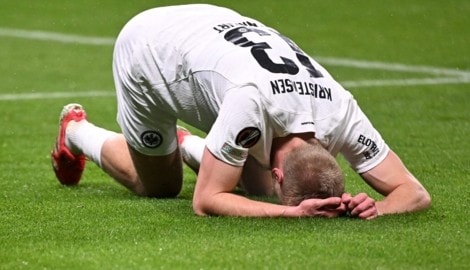Für Rasmus Kristensen und seine Frankfurter hat es bei Augsburg nicht zu einem Sieg gereicht … (Bild: AFP/APA/Kirill KUDRYAVTSEV)