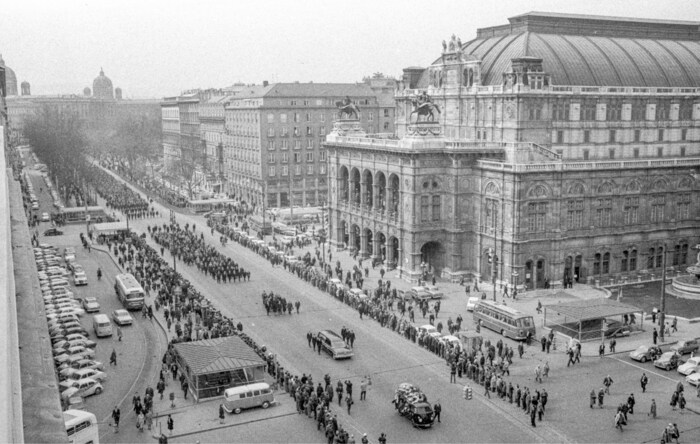 Der Schweigemarsch (Leichenzug) für Ernst Kirchweger am 8.4.1965
