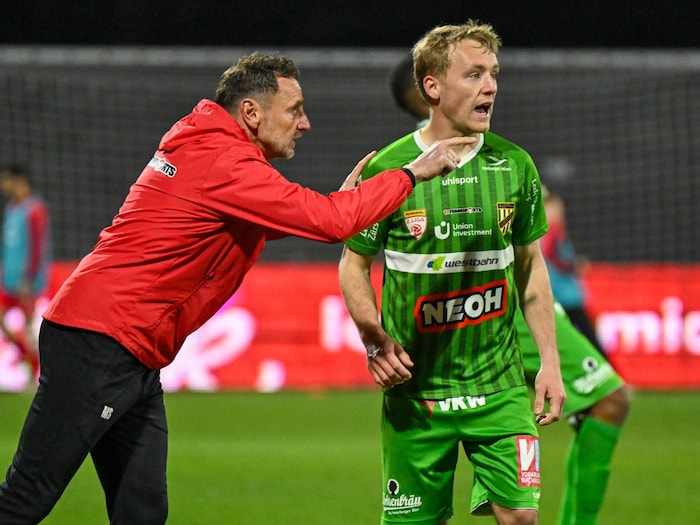 Co-Trainer Martin Schneider (li.) ersetzte den gesperrten Coach Markus Mader an der Seitenlinie.