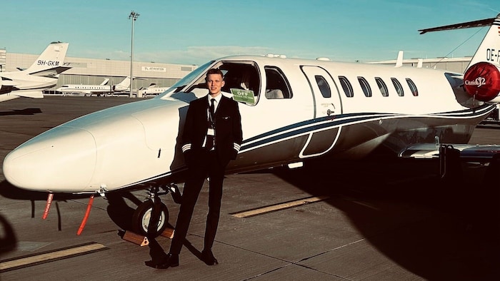 Seit Jänner sitzt der Burgenländer Tobias Preinsberger für die Smartline Luftfahrt GmbH aus ...