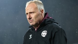 Admiras Trainer Thomas Silberberger stießen zwei Szenen im Derby sauer auf. (Bild: GEPA)