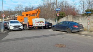 Größere Einsatzfahrzeuge haben in der Teufelhof-Siedlung keine Chance. (Bild: zVg/Anrainer, Krone KREATIV)