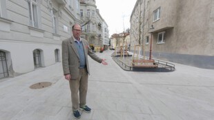 Weinhändler Robert Sponer-Triulzi ist von der neugestalteten Altgasse wenig begeistert.