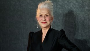 Die britische Schauspielerin Helen Mirren kritisiert die Bond-Filme als sexistisch. 