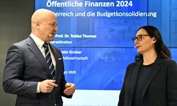 Tobias Thomas, Generaldirektor Statistik Austria, und Kerstin Gruber, stellvertretende Leitung ...