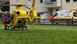 Mit dem Notarzthubschrauber wurde der Mann in die Innsbrucker Klinik geflogen.