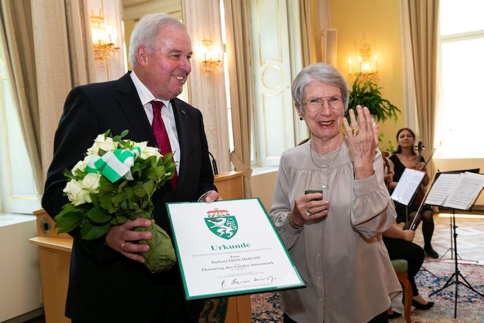 2019 erhielt sie vom damaligen LH Hermann Schützenhöfer den Ehrenring des Landes Steiermark