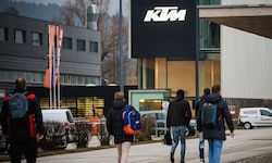 Der Weg in die Arbeit führt bei KTM seit 17. März auch wieder in die Produktion.