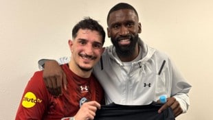 Sportclub-Goalie Oktay Kazan (li.) mit Antonio Rüdiger
