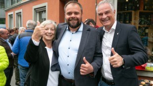 Einfach happy: Der Wahlsieg von Markus Fäßler (Mitte) freute auch den Vorarlberger SPÖ-Chef ...