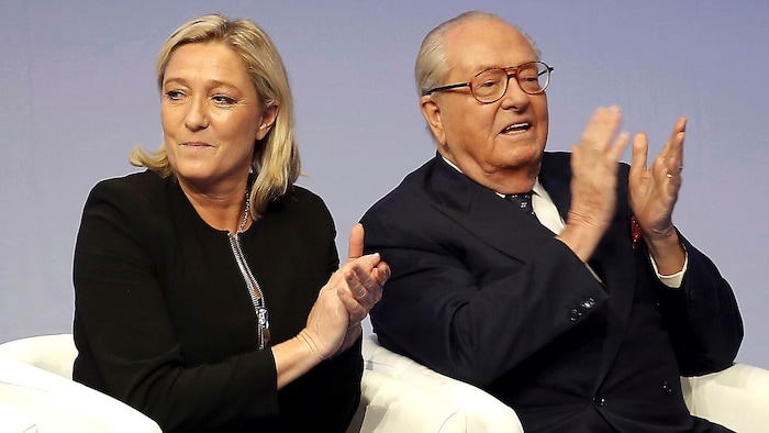 Archivbild aus dem Jahr 2014: Marine Le Pen mit ihrem mittlerweile verstorbenem Vater Jean-Marie ...