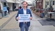 FPÖ-Stadtrat Forsthuber fordert in Badener Fußgängerzone zusätzliche Poller.