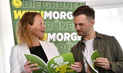 Spitzenkandidatin Judith Pühringer mit Peter Kraus.