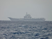 Ein chinesisches Kriegsschiff vor Taiwan (Bild: AP/AP ( via APA) Austria Presse Agentur)