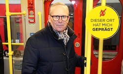 Karl Mahrer in der U6. Als Kind ist er sehr gerne mit der Stadtbahn gefahren. Heute fühlt er ...