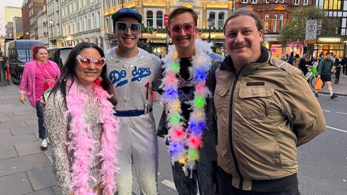 „Krone“-Redakteur Fröwein vor dem Konzert von Elton John und Brandi Carlile beim Londoner ...