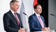 Landeshauptmann Thomas Stelzer (li.) ist in Oberösterreich für die Finanzen zuständig. Sein ...