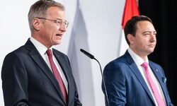 Landeshauptmann Stelzer und sein Vize Haimbuchner fahren einen Sparkurs.
